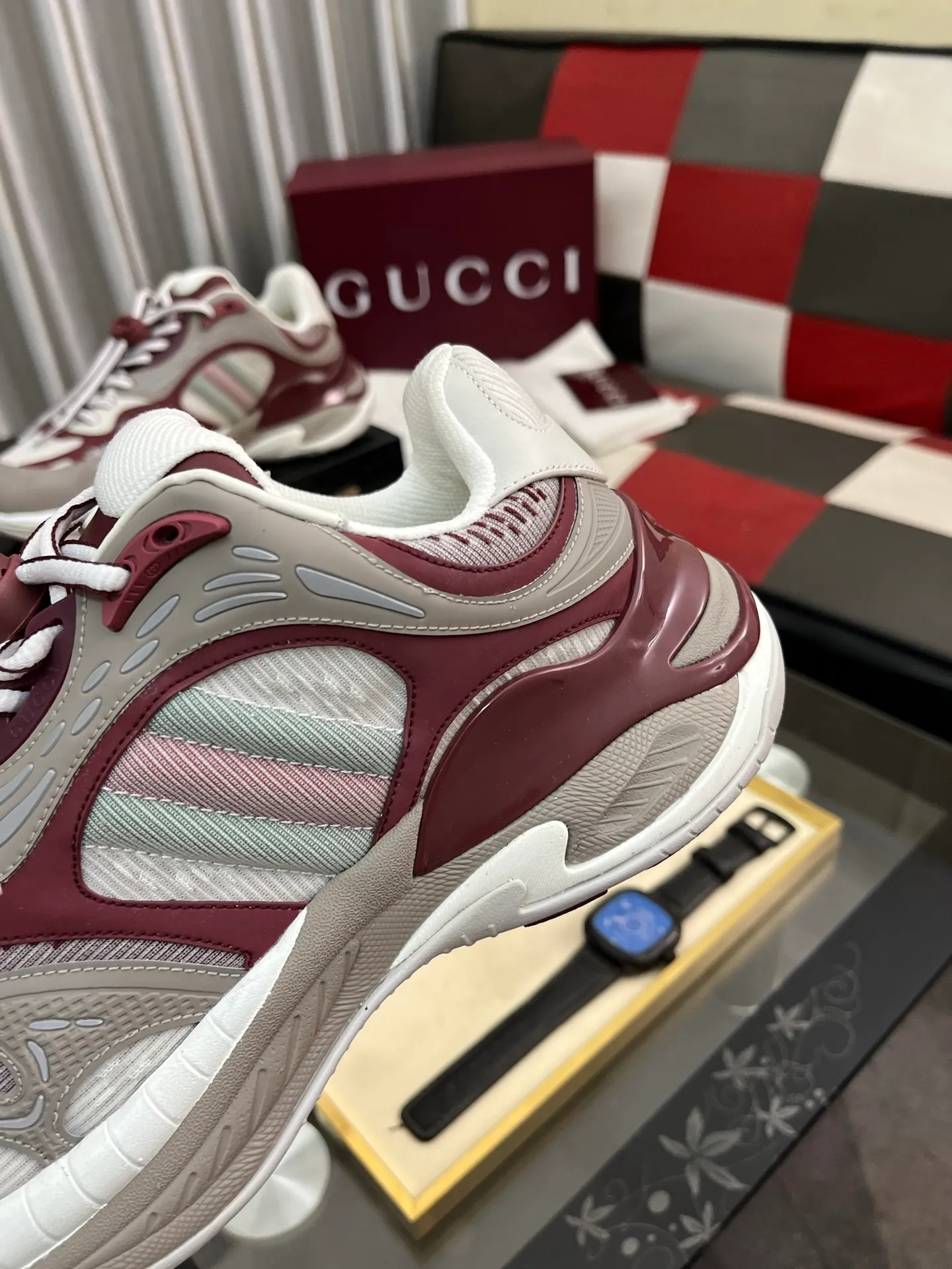 Men's men's shoes 💰1040⌚️⌚️GUCCI Gucci's new dad shoes 🇮🇹Top version🇮🇹🔜Purchasing level High version: The original disassembly took more than 3 months to develop 1:1, the version has been upgraded again, chips, packaging, imported mesh, all made with computerized cars Couple 👫 style 🔜Versatile in all seasons🔜 Fashion🔜 Personality 🔜Distinctive 🔵Full range of layouts, welcome to inquire for pictures Outsole: The latest original developed TPU vacuum Upper: Original mesh, super breathable 💯Full set of packaging Medium and low belt LOGO Size: Women's size 35-40 Men's size 38-45 (38 45 customized